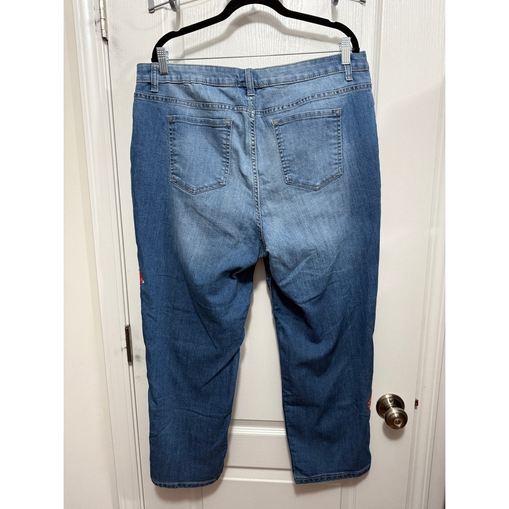 Westport Signature Fit Boyfriend Jeans Womens 18W Blue Floral Embroidered Crop - Picture 16 of 16